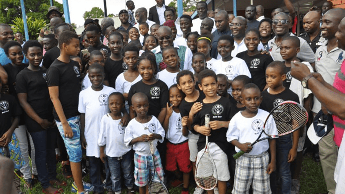 President Akufo Addo and vice, Alhaji Bawumia, in a group pose with the kids.